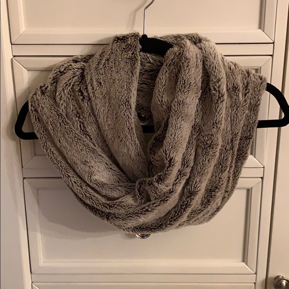 Circle scarf - Picture 1 of 1